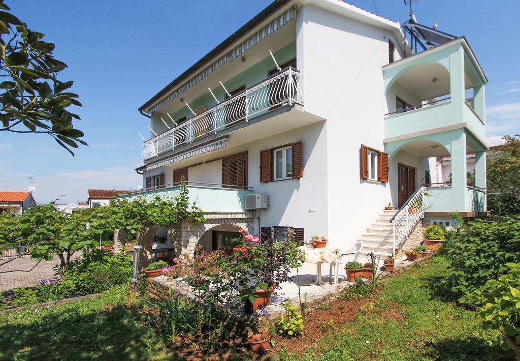 Apartments Silvia Porec Bagian luar foto