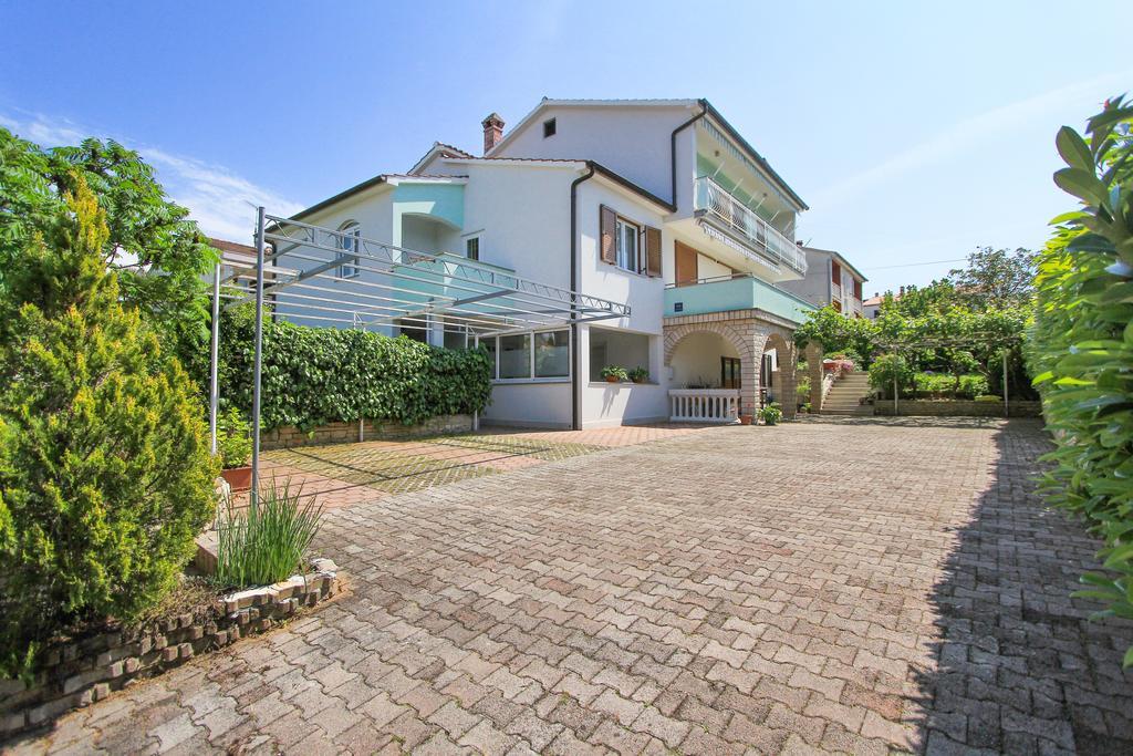 Apartments Silvia Porec Bagian luar foto