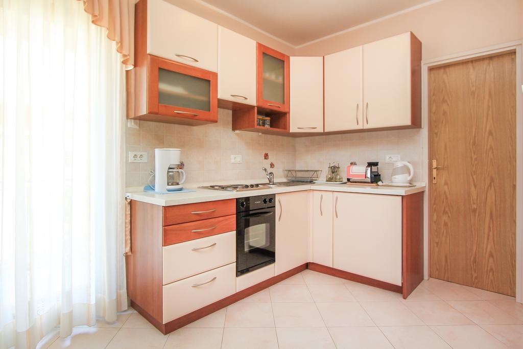 Apartments Silvia Porec Bagian luar foto