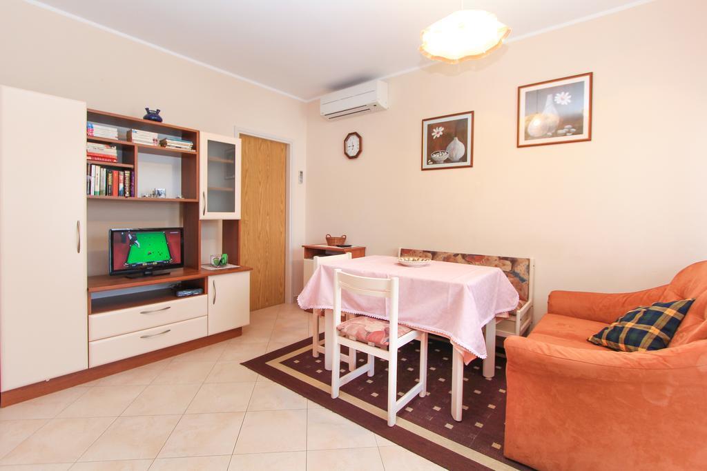 Apartments Silvia Porec Bagian luar foto