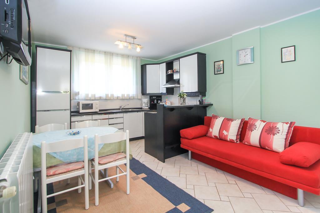 Apartments Silvia Porec Bagian luar foto