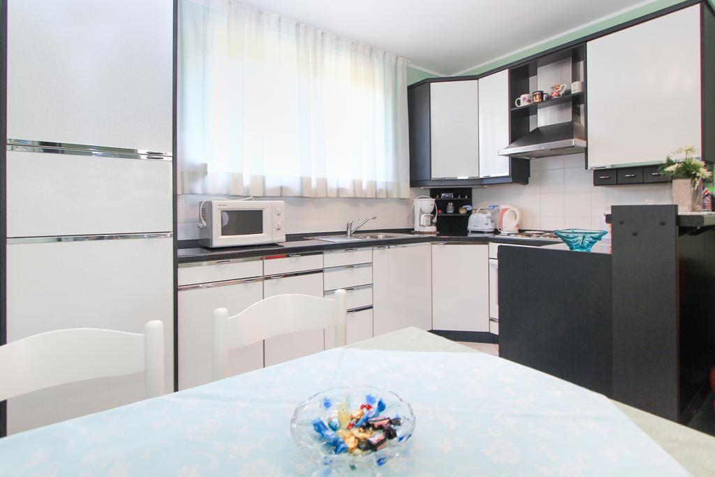 Apartments Silvia Porec Bagian luar foto