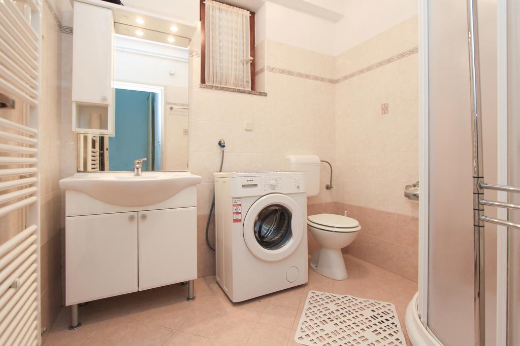 Apartments Silvia Porec Bagian luar foto