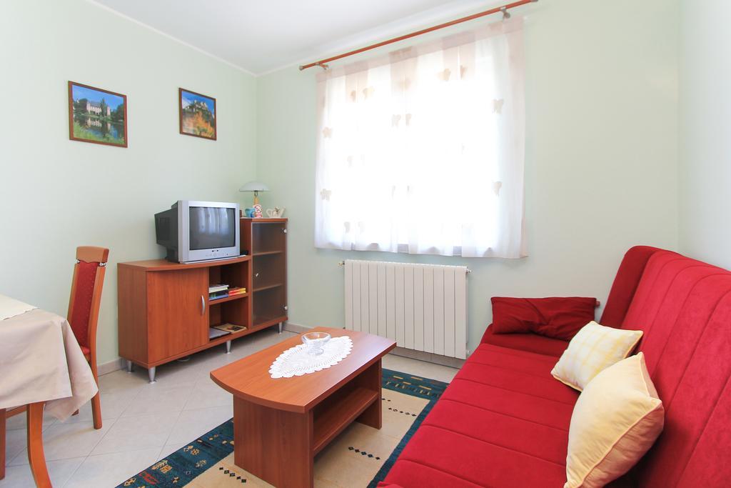 Apartments Silvia Porec Bagian luar foto