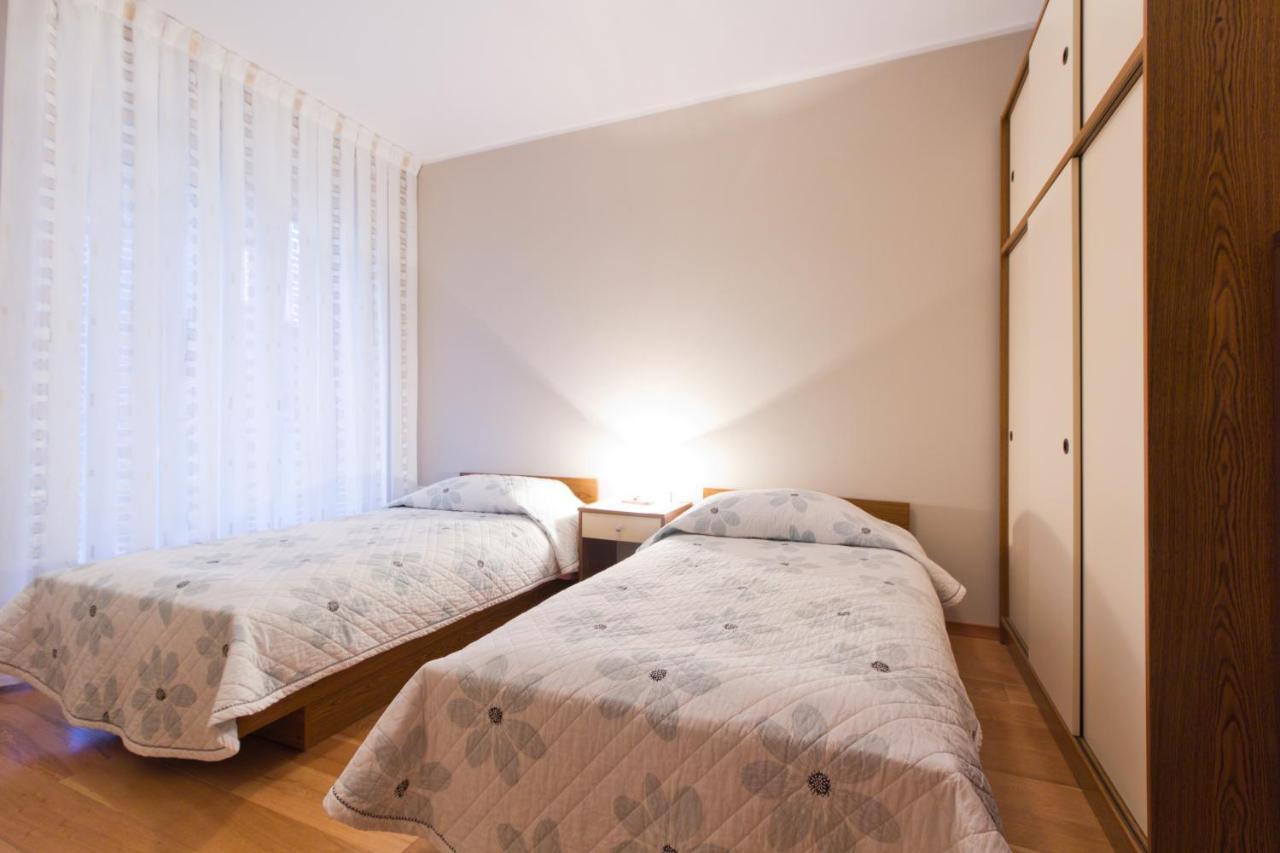 Apartments Silvia Porec Bagian luar foto