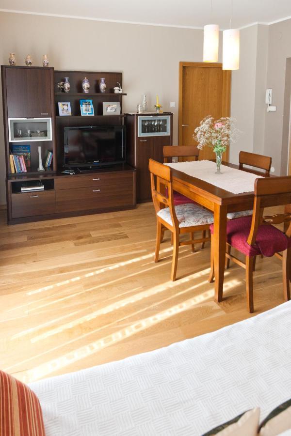 Apartments Silvia Porec Bagian luar foto