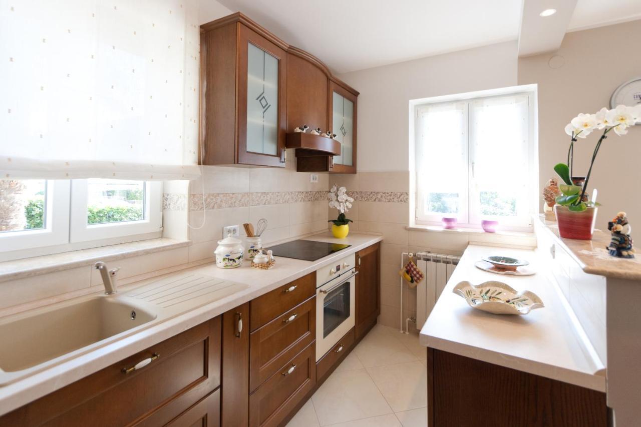 Apartments Silvia Porec Bagian luar foto