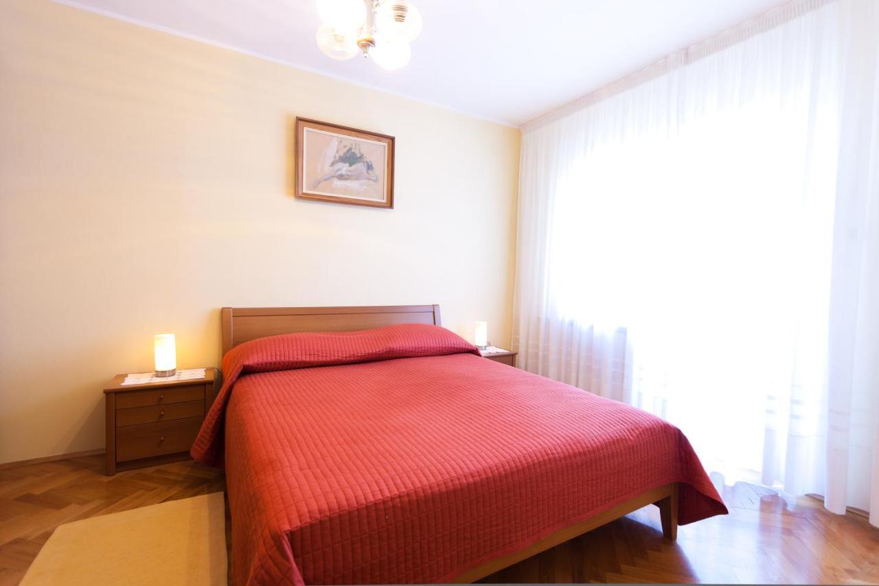 Apartments Silvia Porec Bagian luar foto